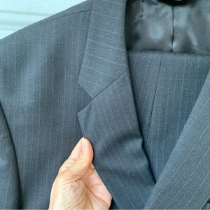 JOS. A. BANK. Two Pc, Pinstripe Black Suit. 100% Wool. Regular fit. Size…